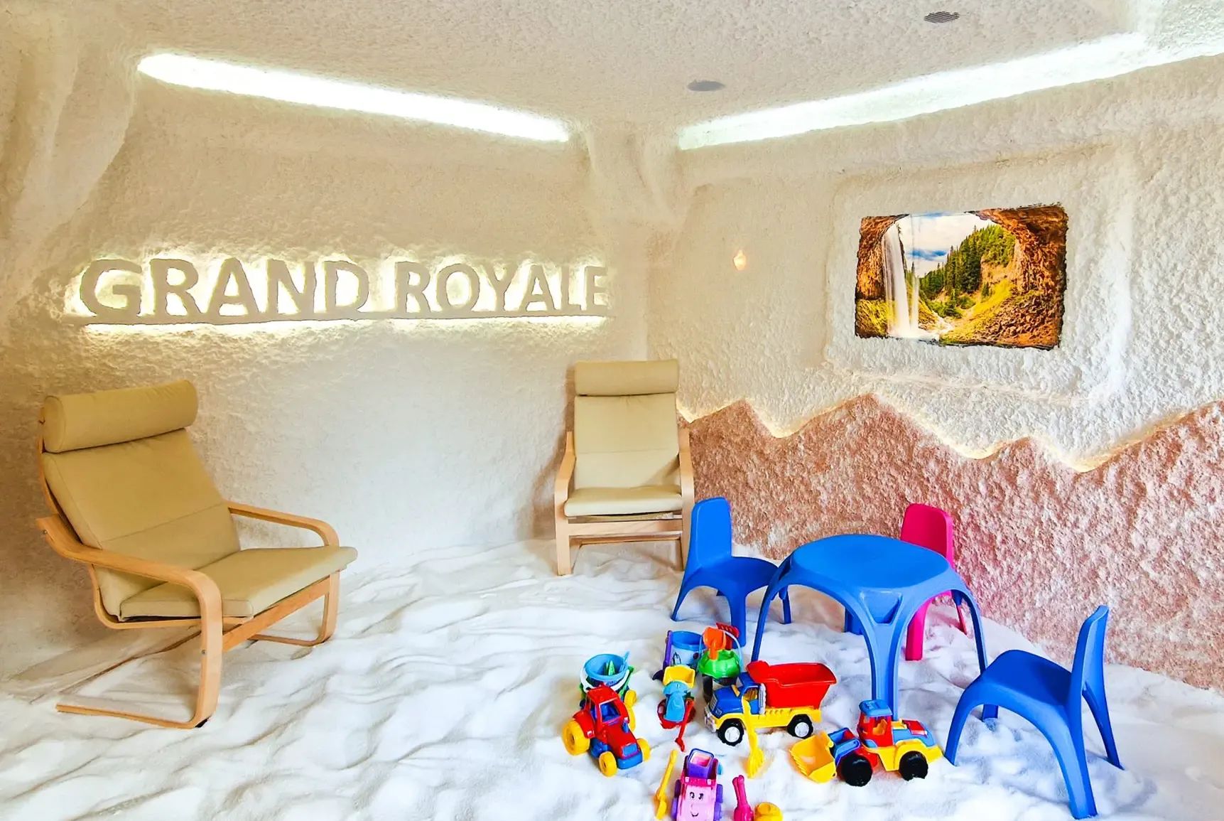 Grand Royale Apartment Complex & Spa