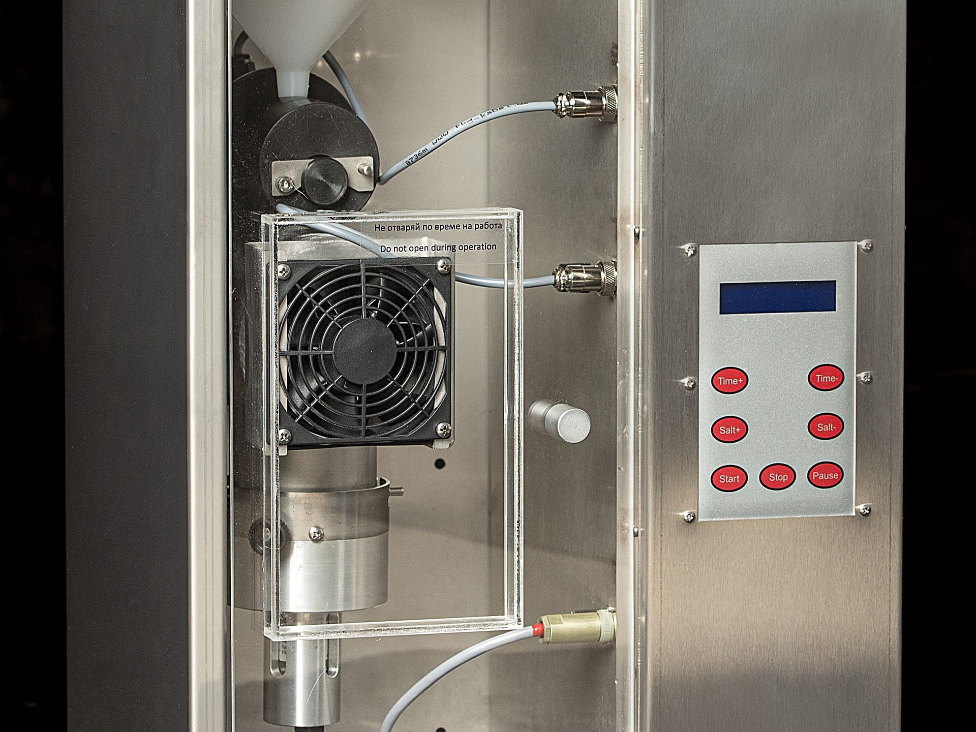 The HARISMA SALT halogenerator with a transparent panel revealing its mechanism